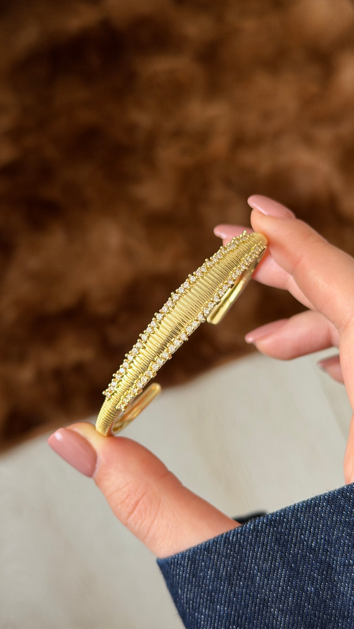 Elegance Pırlanta Görünüm Çift Sıra Taşlı Özel Dokulu Kelepçe