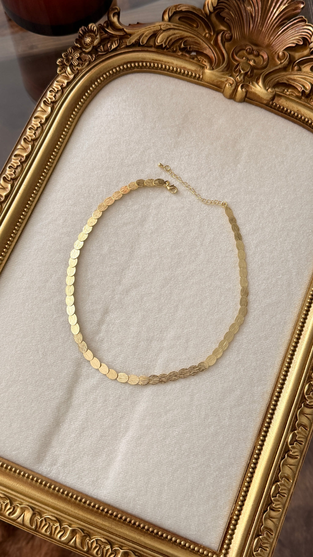 Elegance Özel İşçilikli Minimal Kesim Tasarım Dokulu Kolye